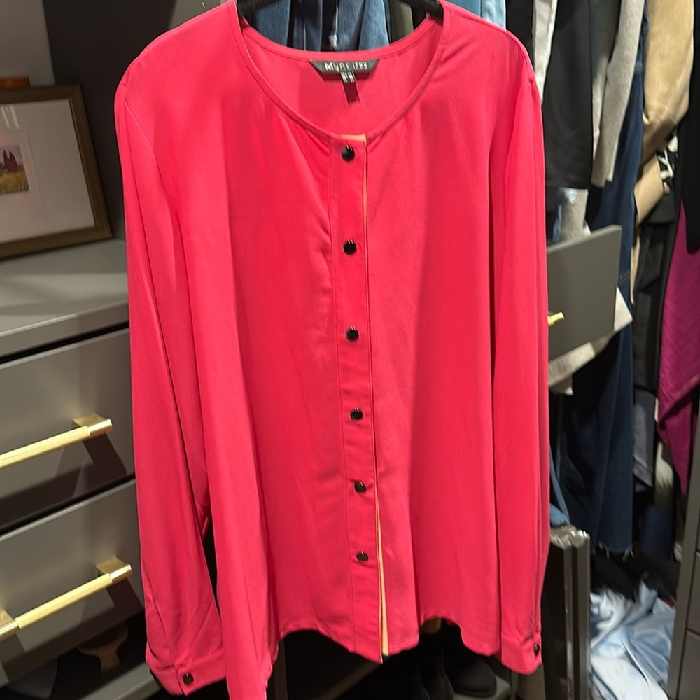 Mynt 1792 hot pink snap up blouse with peach trim. 2X